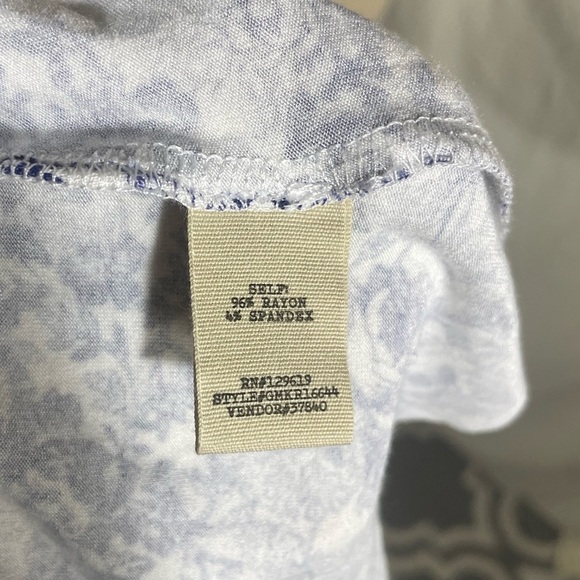 Gimmick Purple and White Floral Raw Hem V Neck Flowy Blouse SZ XS - Picture 7 of 8